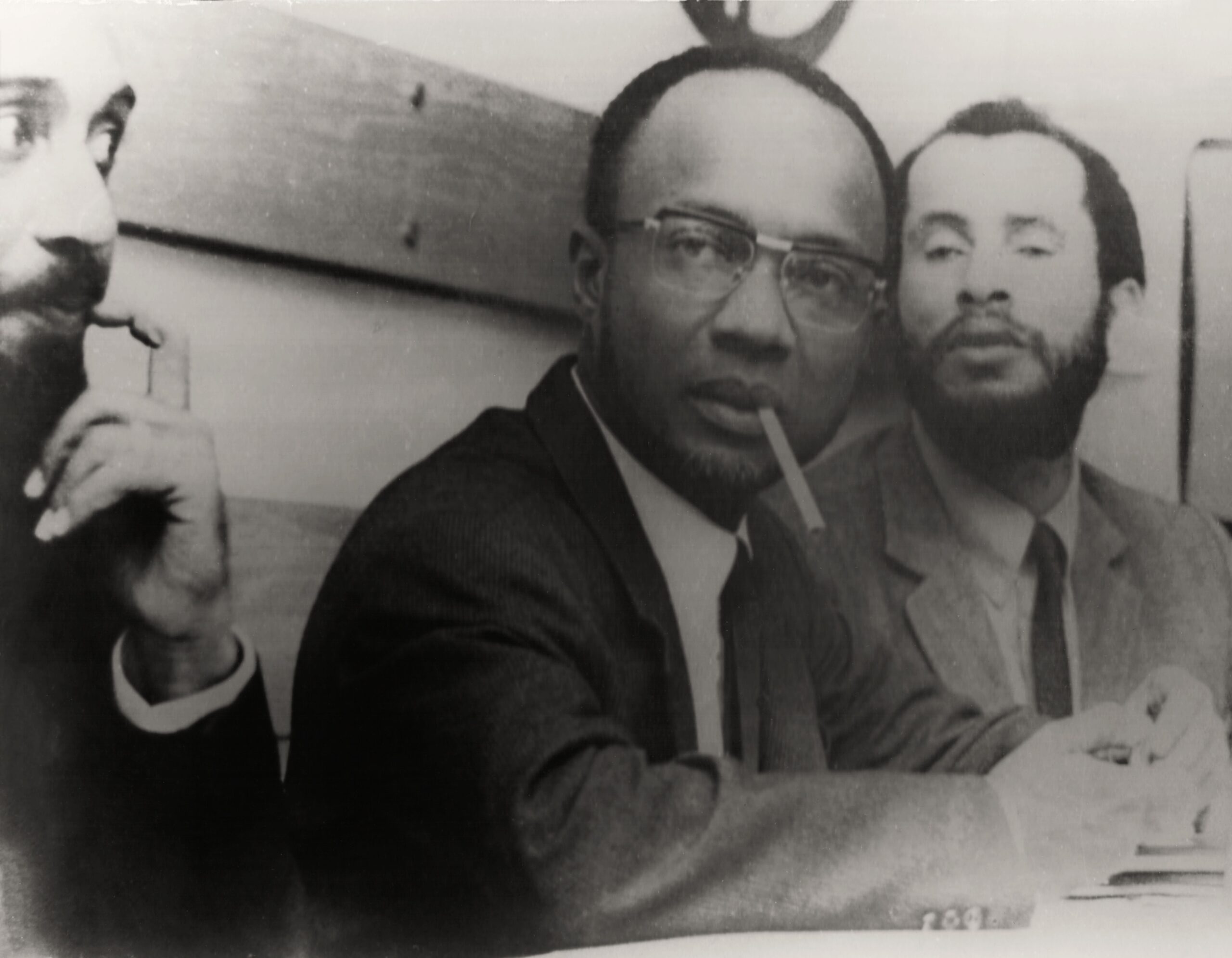 Amilcar Cabral com Onésimo Silveira e Marcelino da Frelimo numa Conferência na Suécia