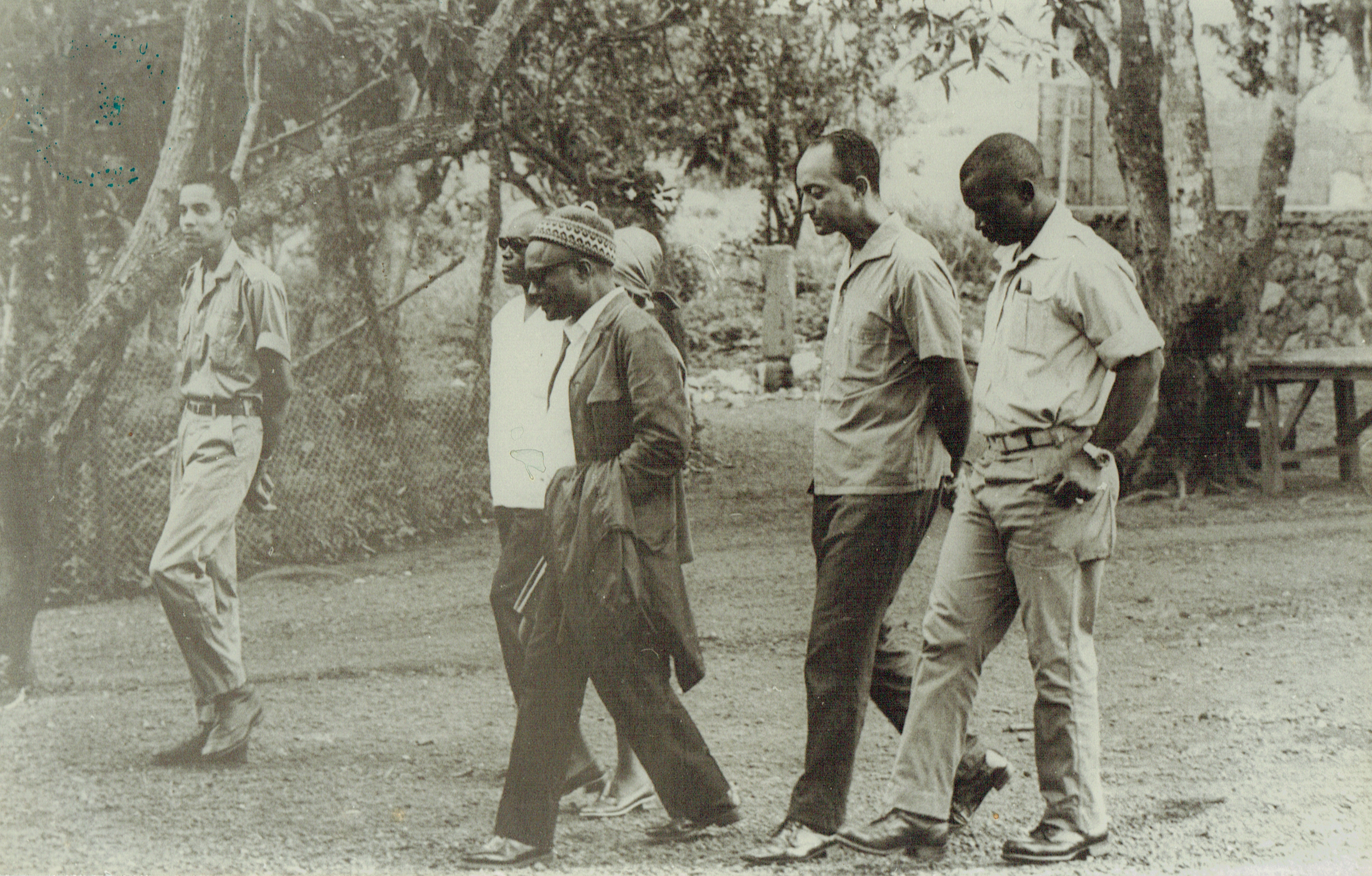 Amilcar Cabral com alguns militantes, João Pereira Silva, Aristides Pereira, Cruz Pinto e Chico Té na Escola piloto em Conakry