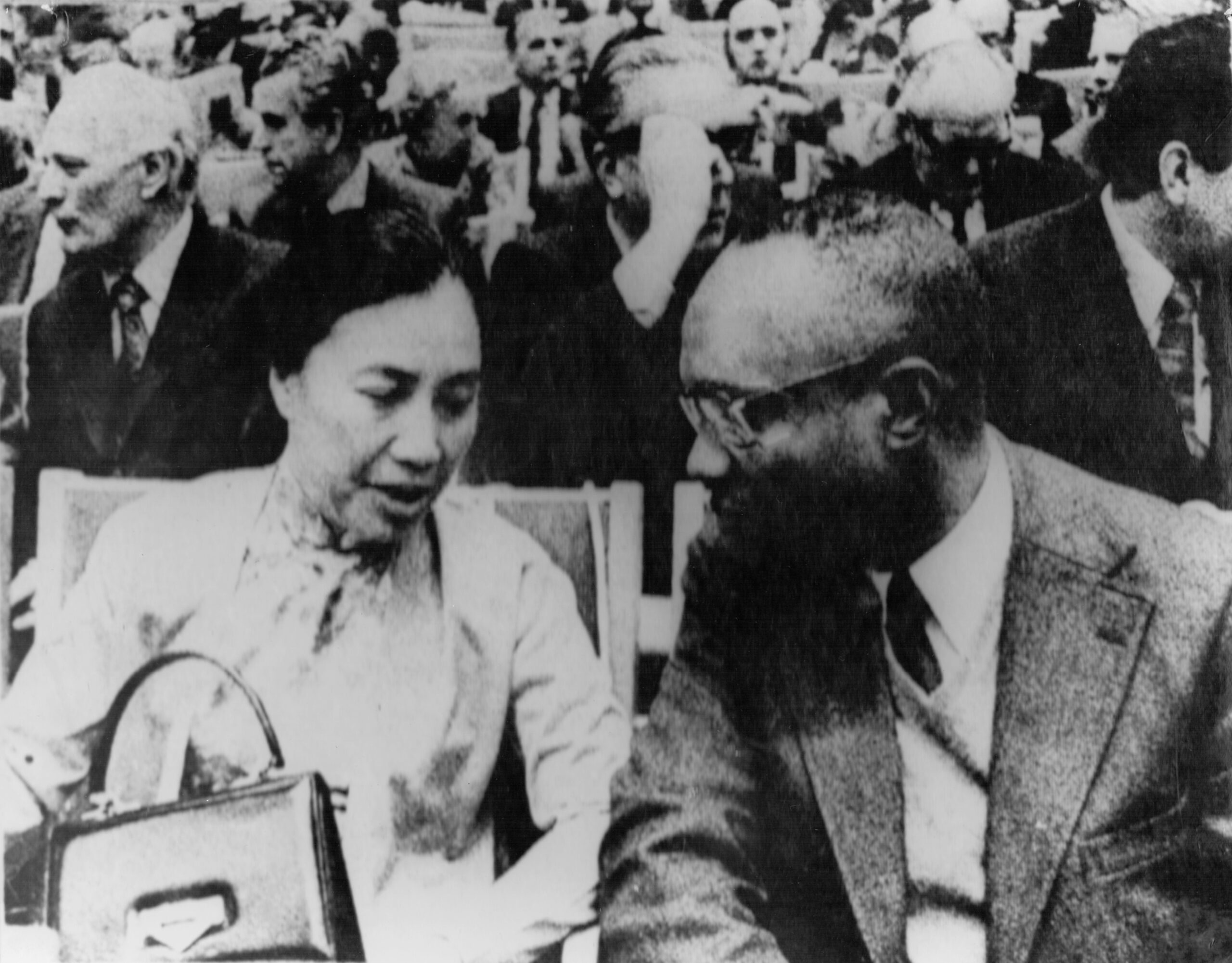 Amilcar Cabral com dirigente Vietnamita Nguyen
