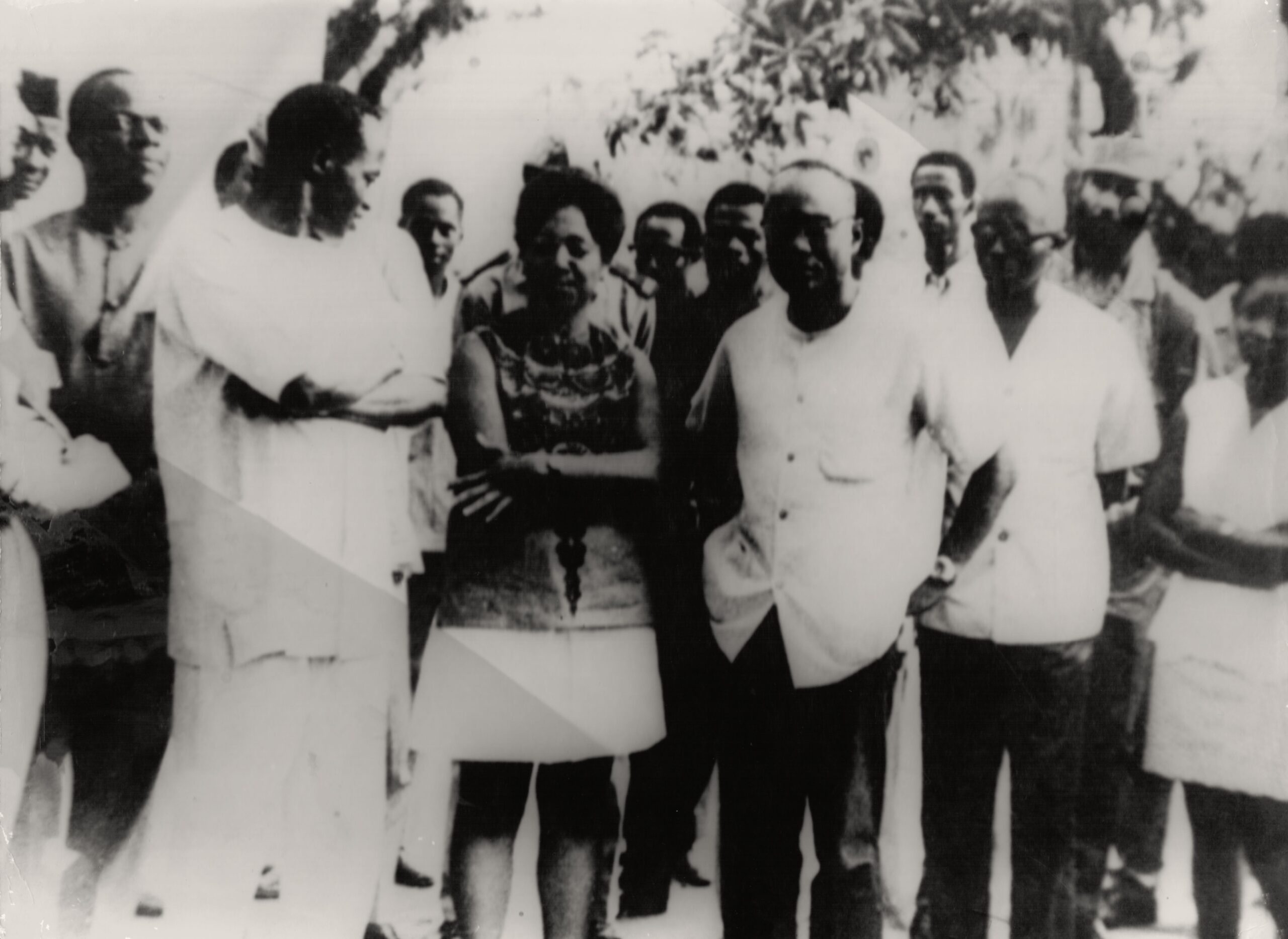 Amilcar Cabral com uma Delegação da OUA á direita Aristides Pereira, Honorio Chantre, Henriette Vieira
