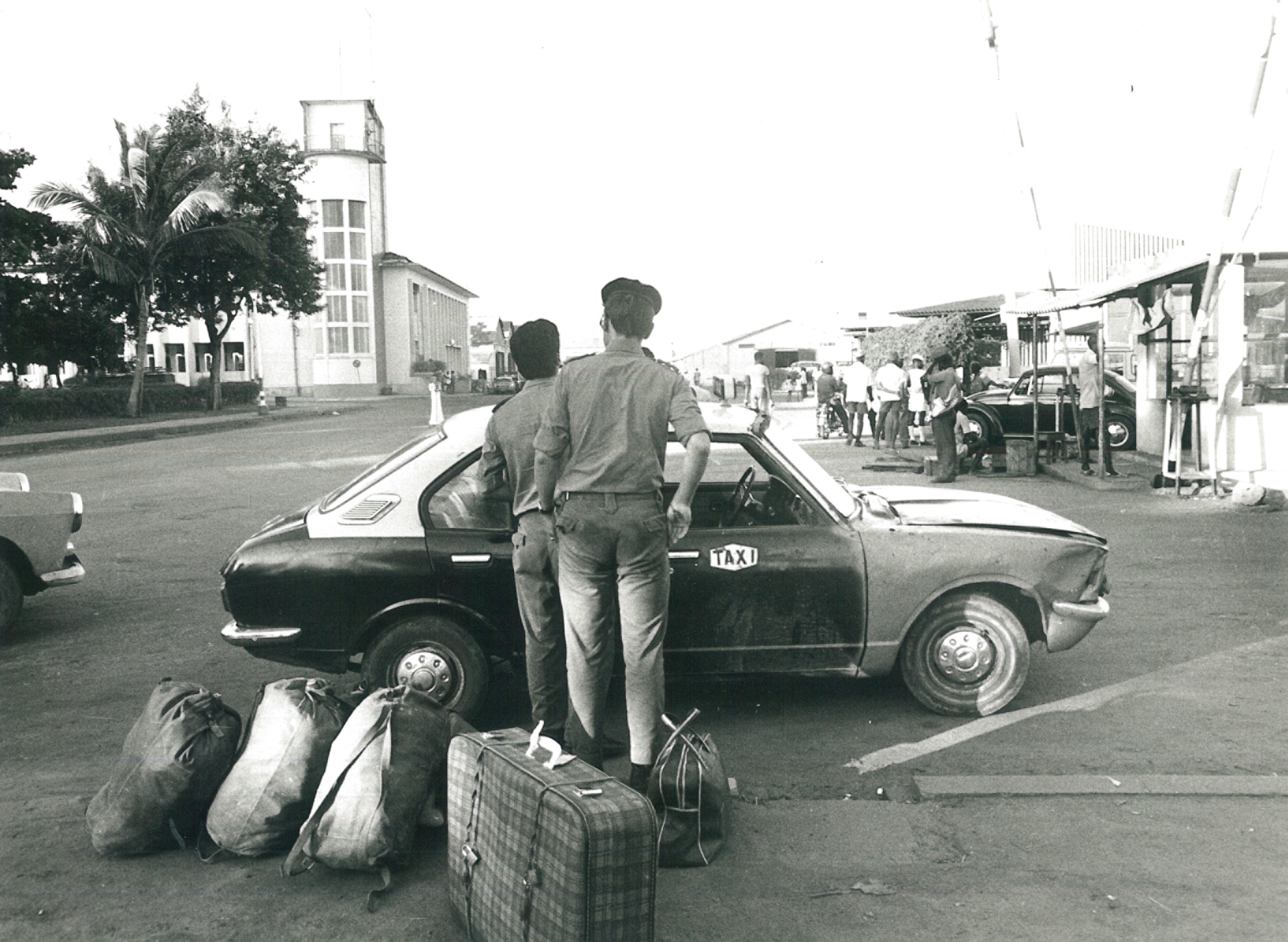 Tropas Portuguesas retiram-se da Guiné Bissau.1974