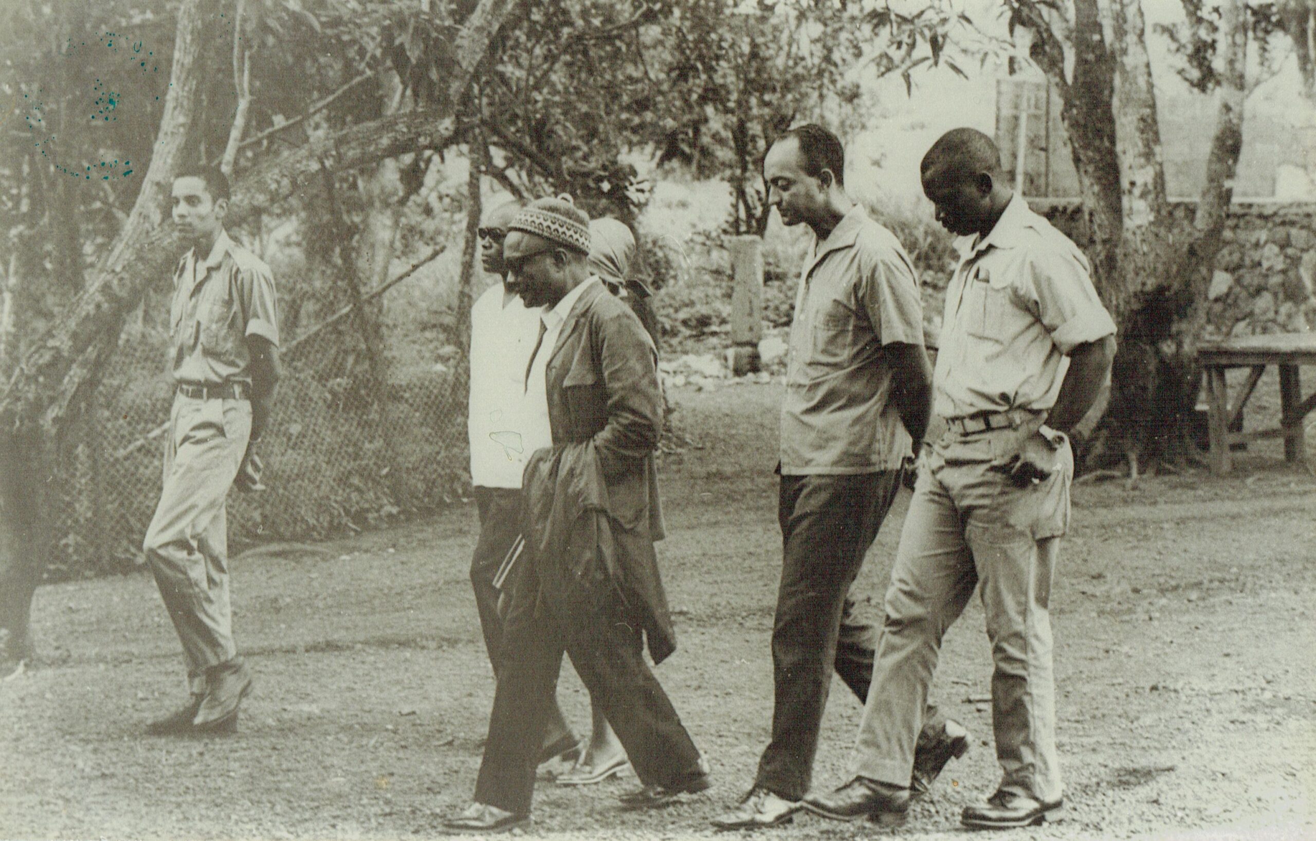 Amilcar Cabral com alguns militantes, João Pereira Silva, Aristides Pereira, Cruz Pinto e Chico Té na Escola piloto em Conakry