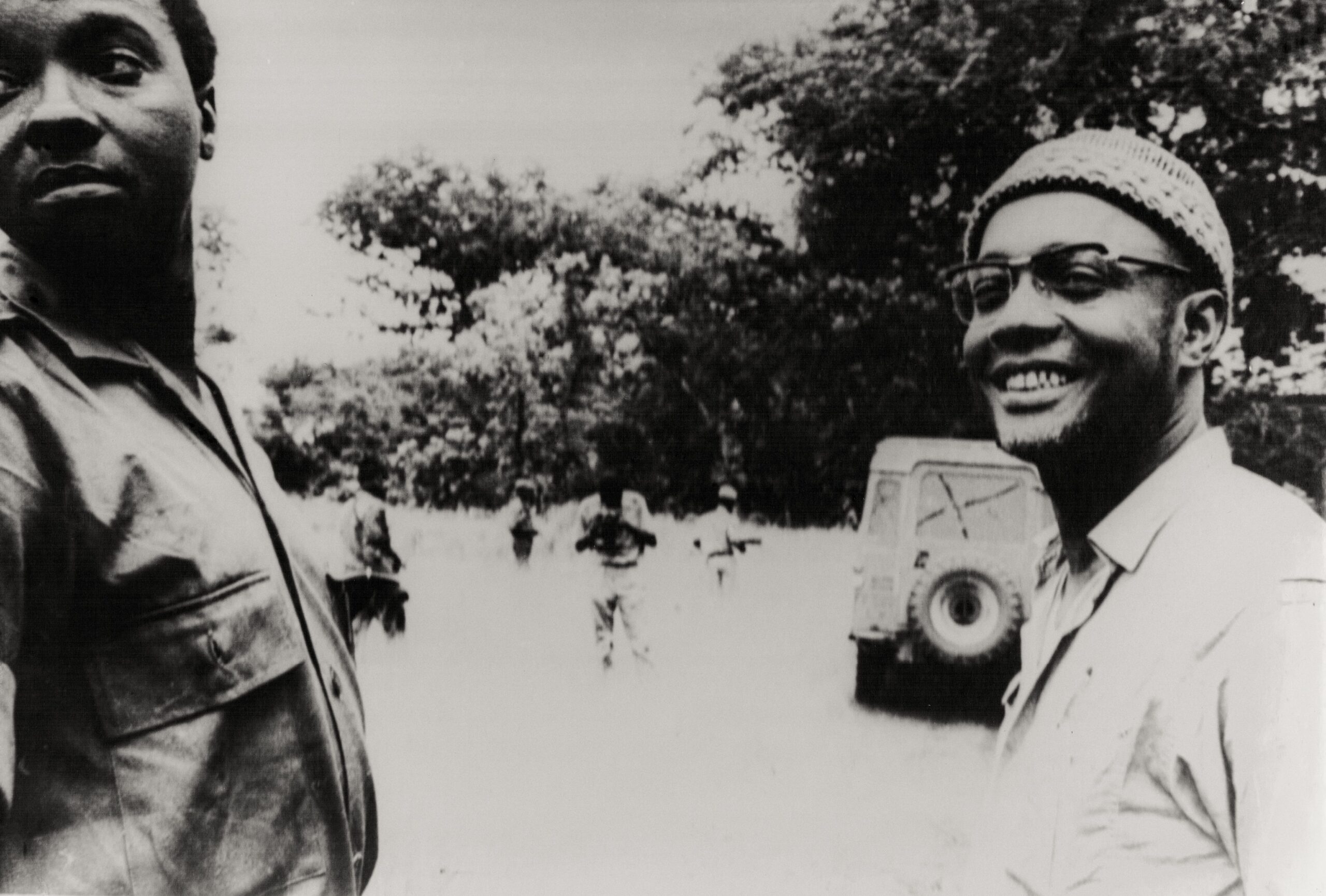 Amilcar Cabral no interior da Guiné Bissau, vendo-se ao lado Osvaldo Vieira-1968